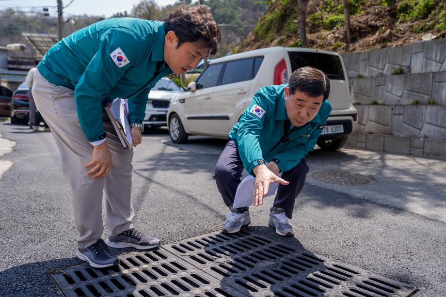 싱크홀 도로 점검