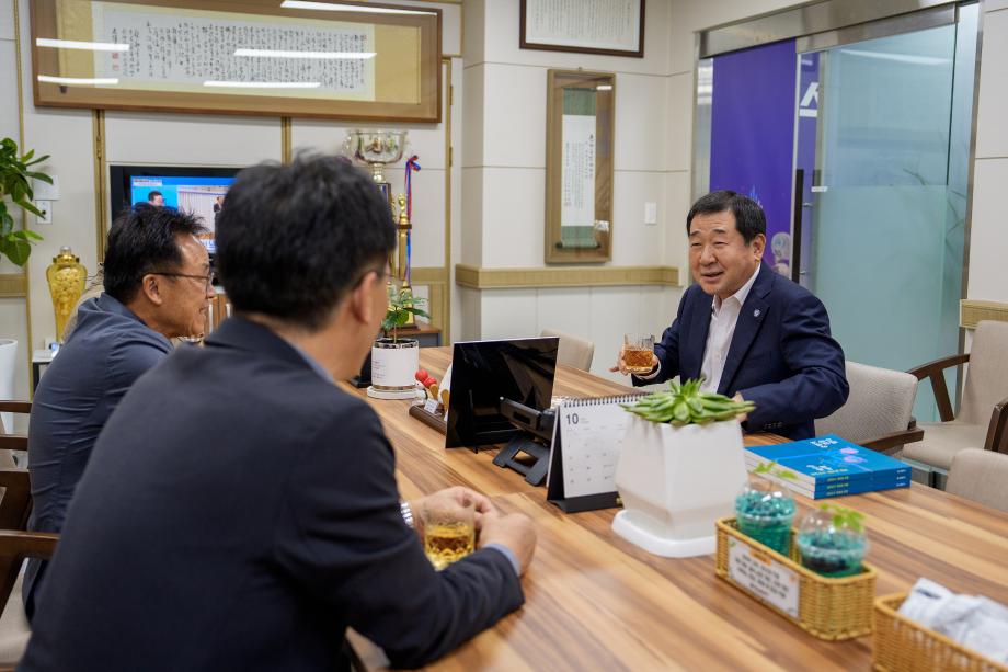스티븐 연 부친(연제흥) 면담