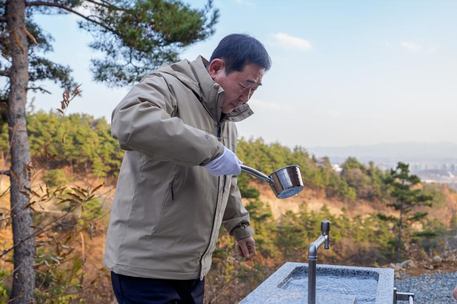두타산 약수터 준공식
